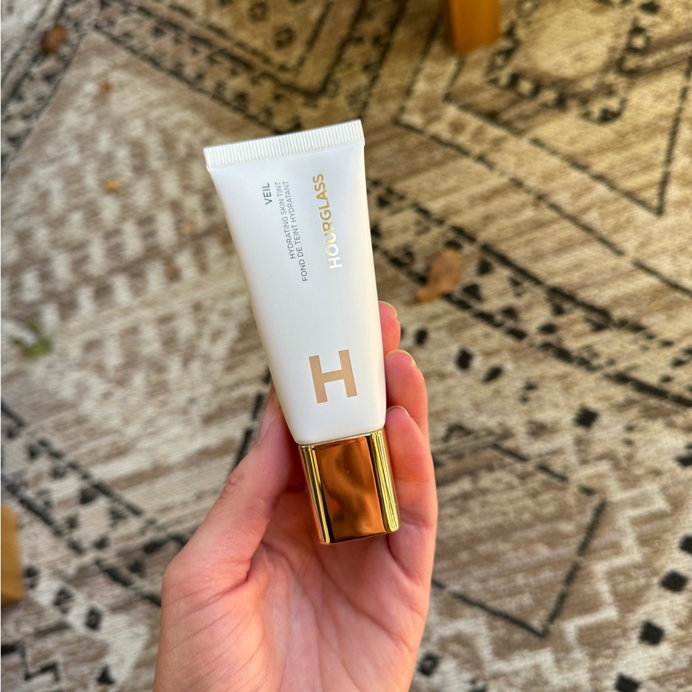 Hourglass Veil Hydrating Skin Tint Foundation